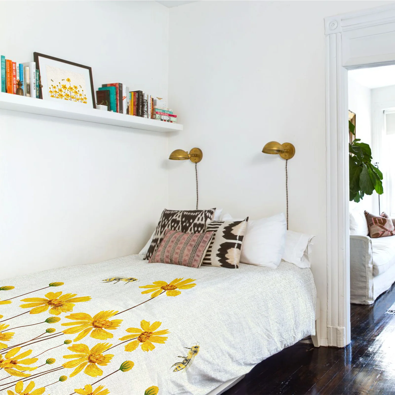 Настенный декоративный гобелен с желтыми цветами и пчелами