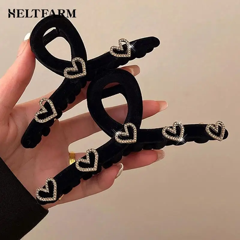 

1pcs Winter Flocking Claw Clip Elegant Heart Hair Clips Plastic black Heart Ponytail Claw Clip Crab Barrette Hair Accessories