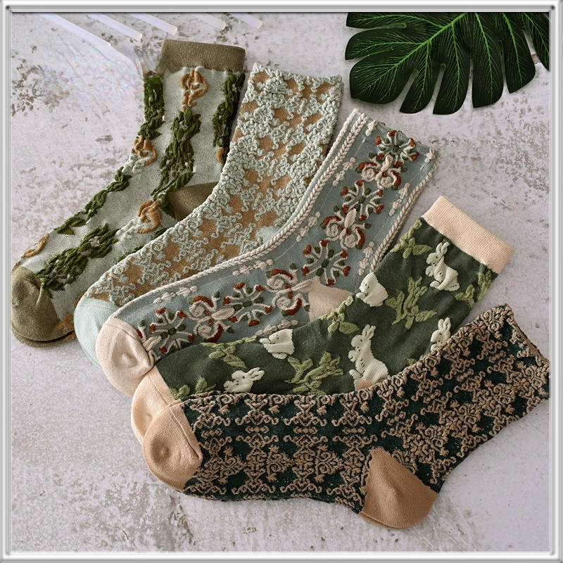 

5 Pair Vintage Relief Socks Pastoral Style Cute Sock Lady Casual Mid Tube Socks 2022 Spring Fashion Women's Socks