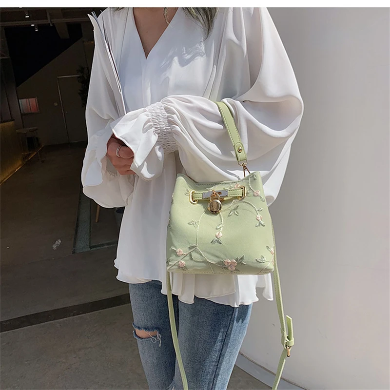 

Women Bag Flowers Embroidery Bucket Lace Crossbody Bags For Women Handbags Ladies Shoulder Messenger Bag2022