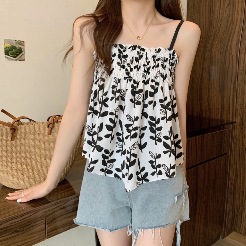 Женская майка без рукавов с цветочным принтом и открытыми плечами |