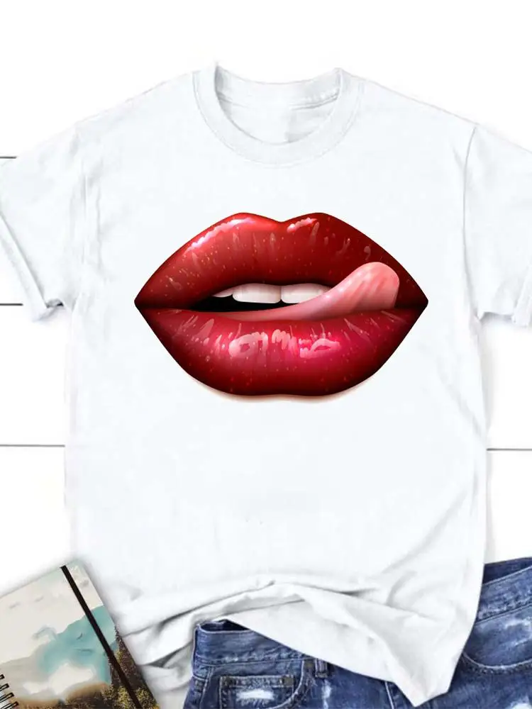 Футболка женская летняя с коротким рукавом и принтом в виде губ |