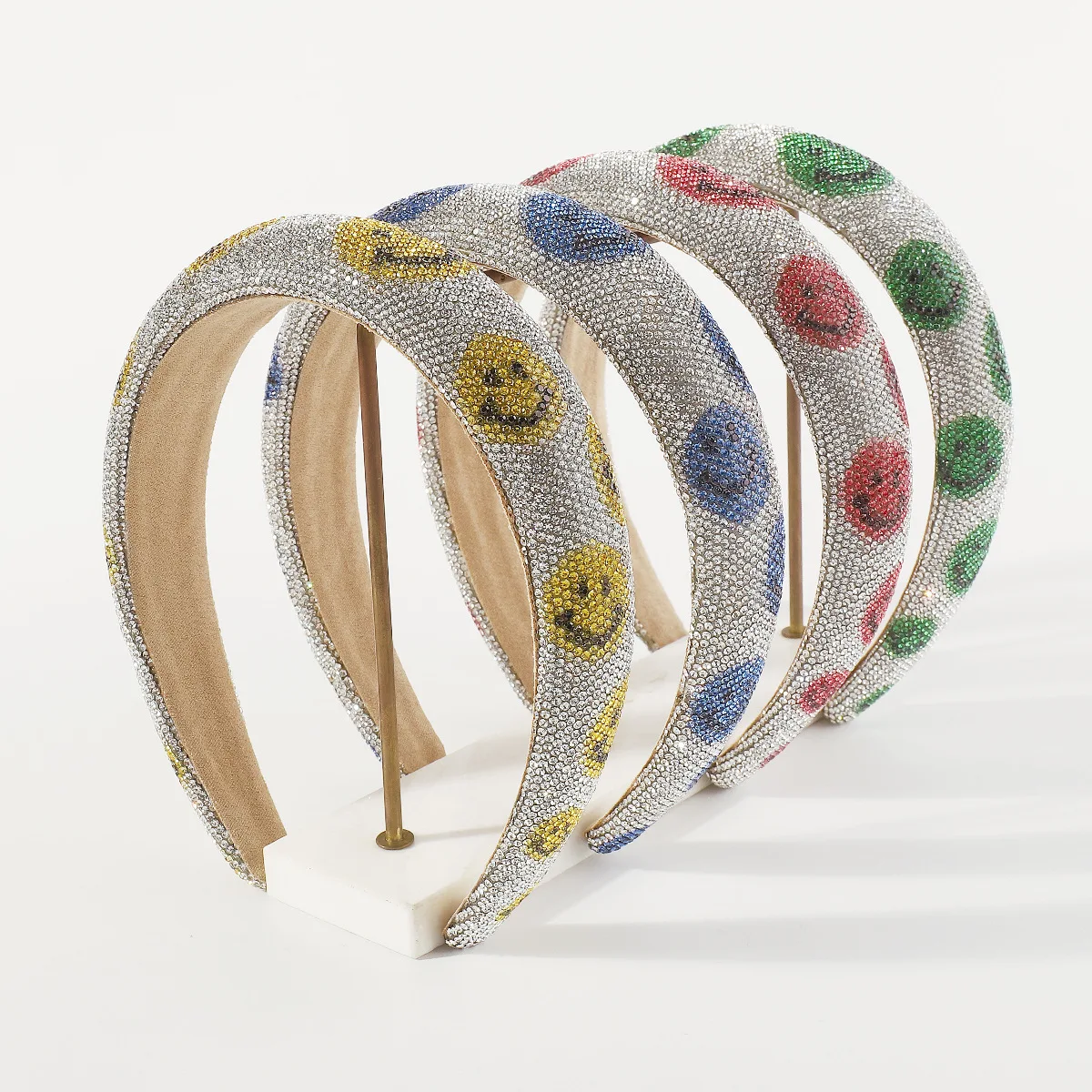 Женская повязка на голову с милой улыбкой