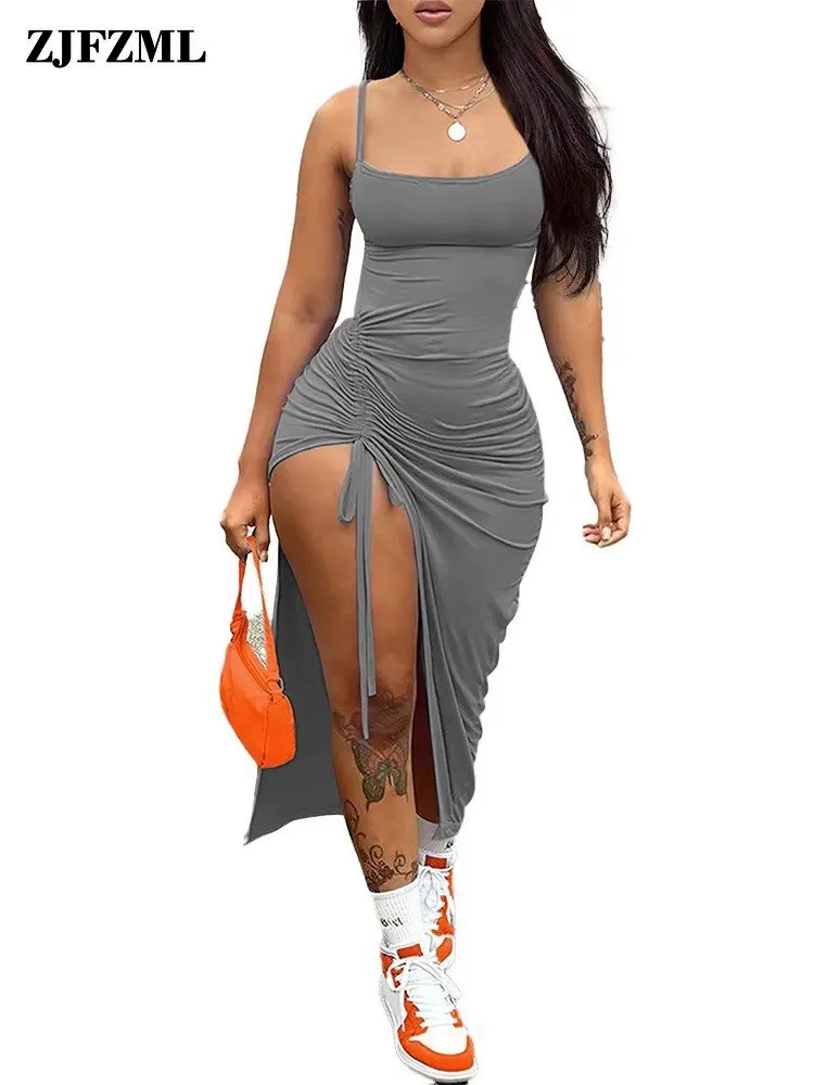 

Женское длинное платье на бретелях-спагетти, с рюшами