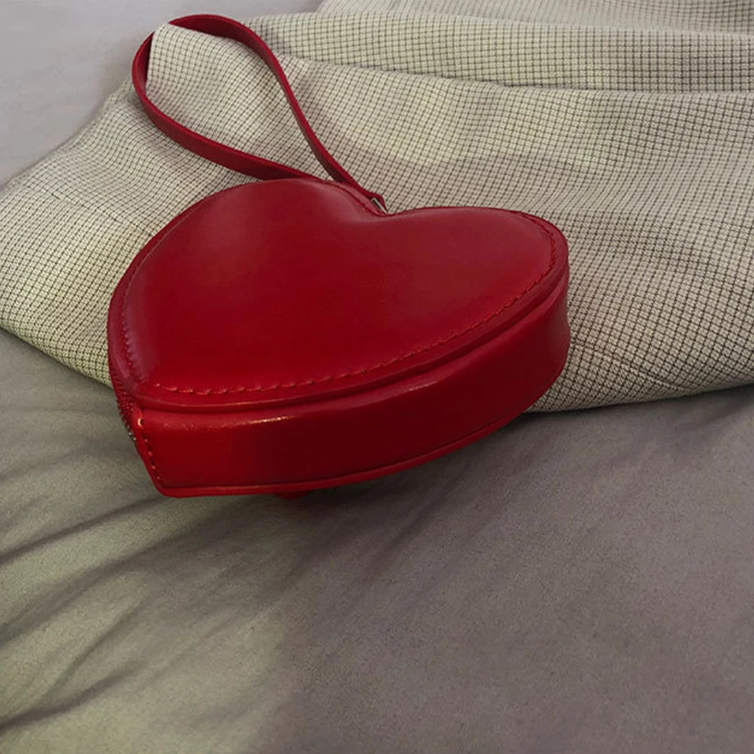 Girls Heart Purse Cute Red Love Coin Pouch Small Zipper Handbag Female Casual Portable Mini PU Card Bag With Short Handle Belt