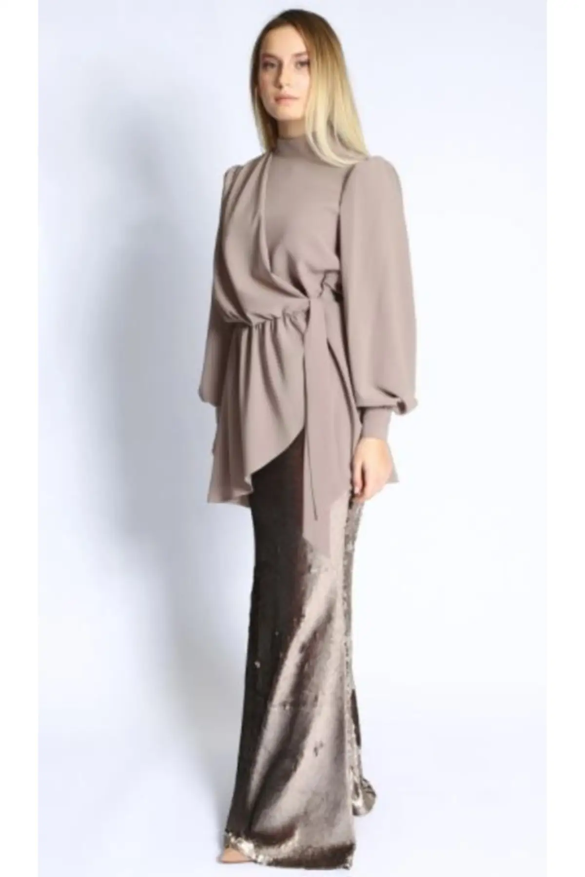 Рисунок 4 - Женский стильный костюм Hilal Oğuzkan