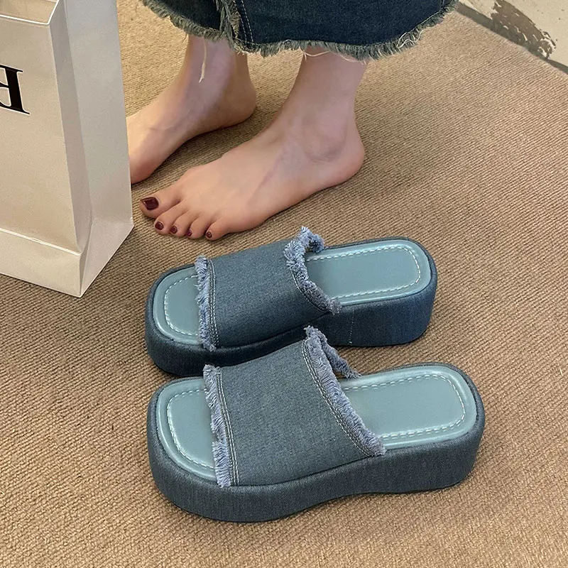 

Slippers Casual Shoes Summer Clogs Woman Med Slides Platform Pantofle Luxury Beach Flat Soft Denim 2023 PU Fabric Fashion Rubber