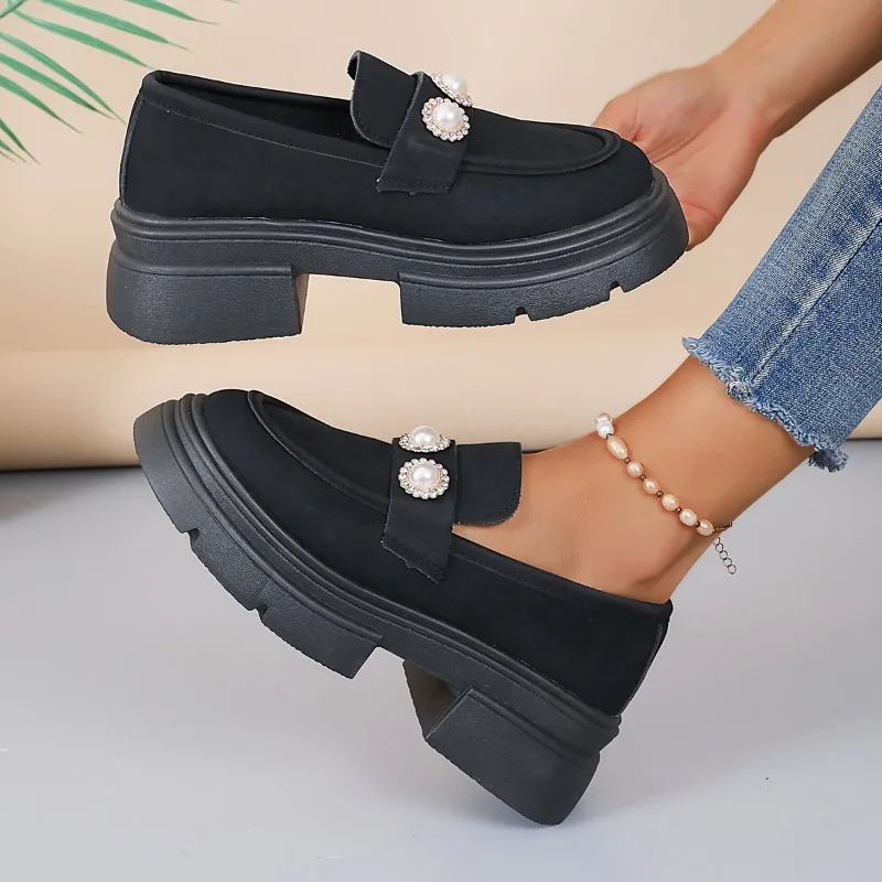 Туфли женские на толстой подошве однотонные лоферы с рельефным жемчугом