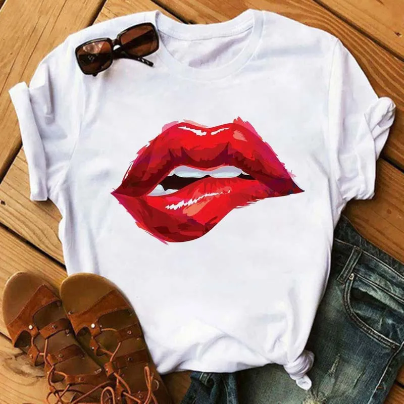 Футболка женская с принтом красные губы |