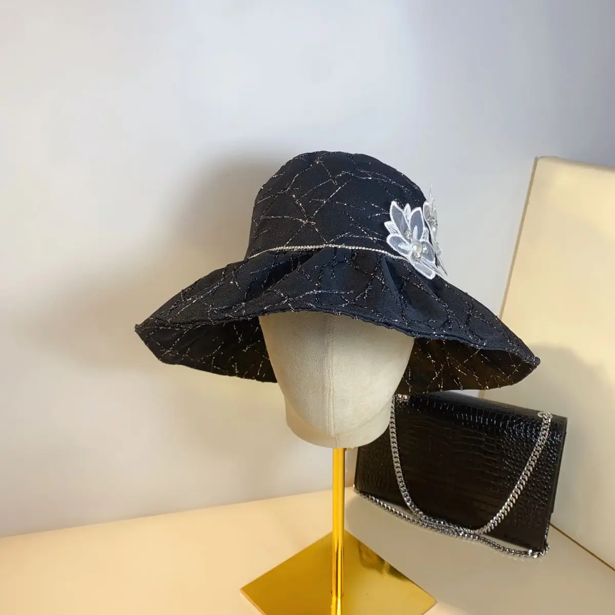 Панама женская с маленькими ушками шёлковая шляпа яркими широкими полями