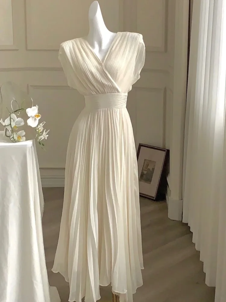 Женское длинное платье с V-образным вырезом без рукавов