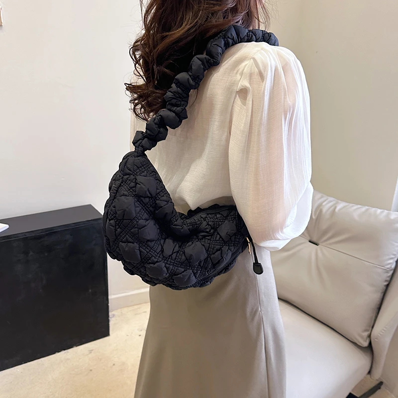 

Fashion Lingge Quilted Shoulder Bag Women's Purse Designer Ruched Nylon Large Handbag Ruched Cloud Bag Luxury Messenger Bag