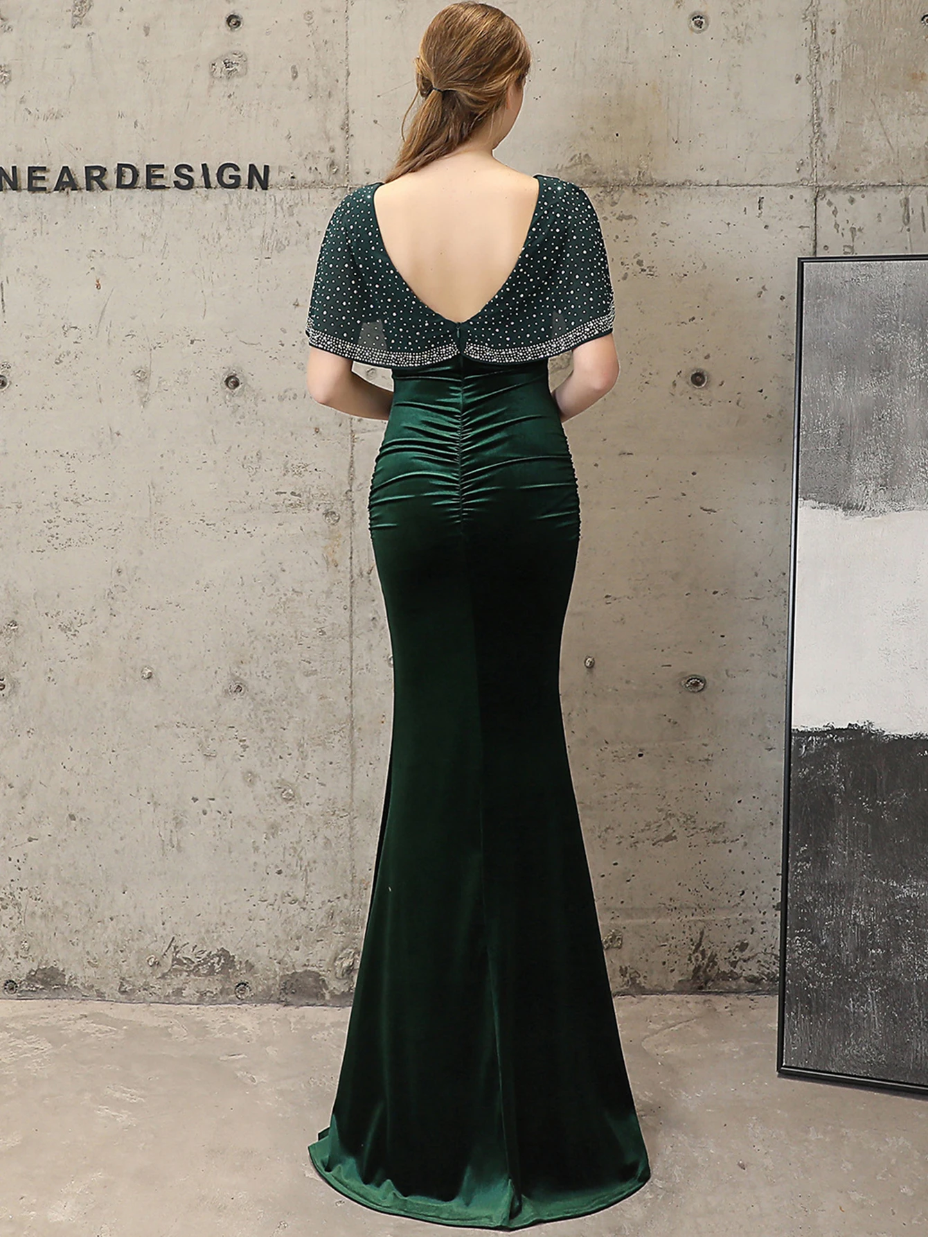 Женское бархатное платье Yamycka чёрного цвета