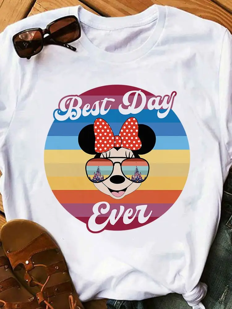 

Футболка женская Disney Sweet Minnie с солнцезащитными очками с принтом мультфильм модная удобная креативная белая футболка популярная современна...