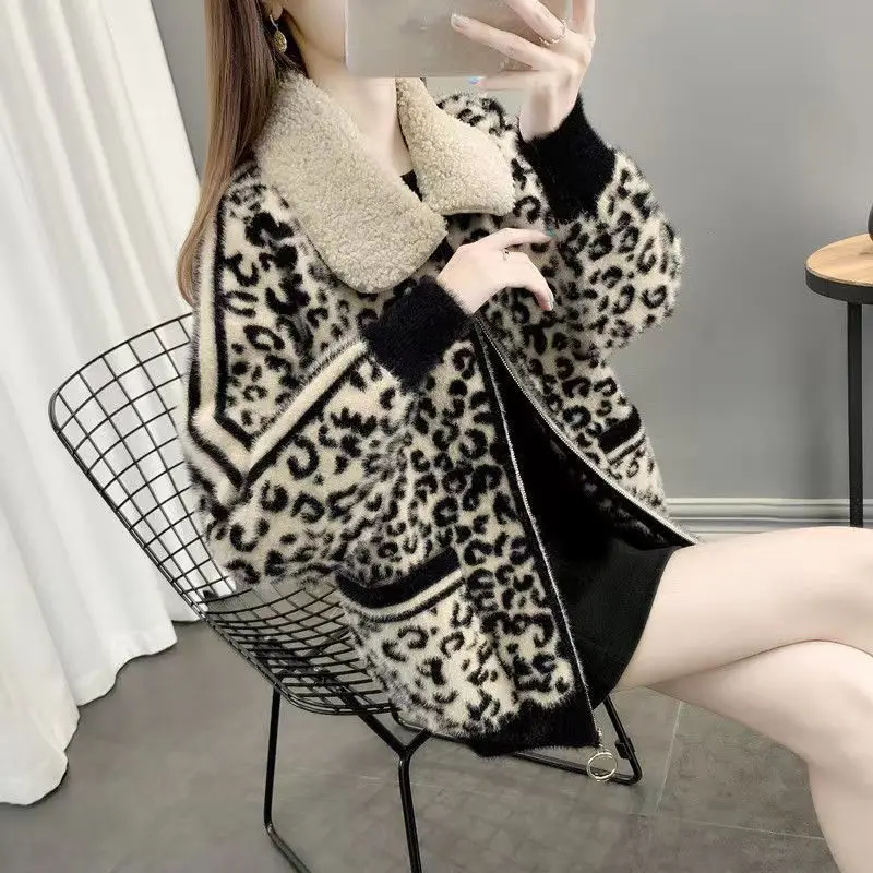

Imitation Mink Striped Flocking Sweater Coat for Women's New Thickened Zipper Fly Style Peter Pan Collar Knit Top Cardigan T601