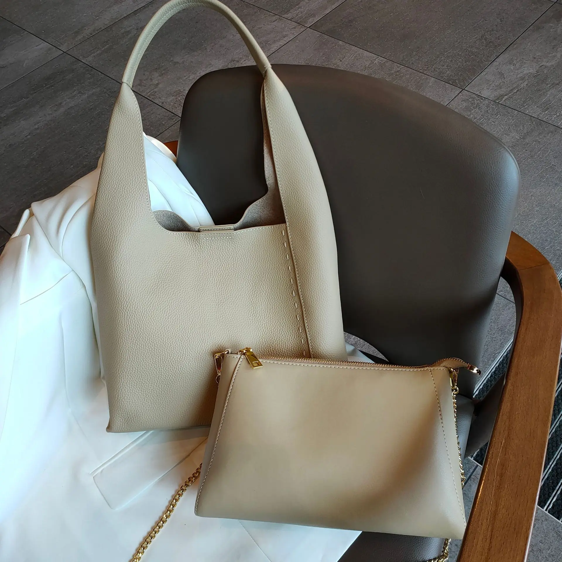 2023 new soft leather tote bag large capacity commuter bag senior sense niche design shoulder armpit bag