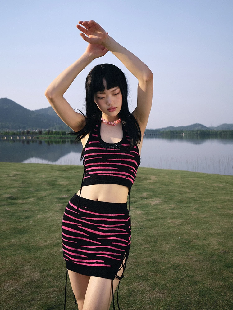 

New Japanese Harajuku Gothic Punk Stripe Splicing Backless Casual Hot Girl Top Streetwear Sexy Women Red Slim Vest Suit