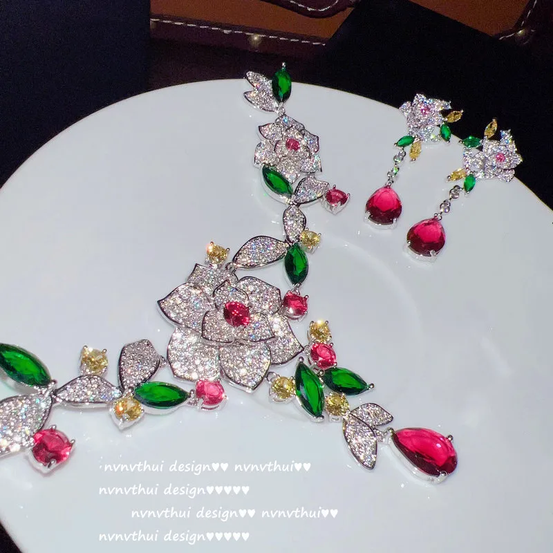 

Женский комплект из колье и серёг, серебро 925 пробы