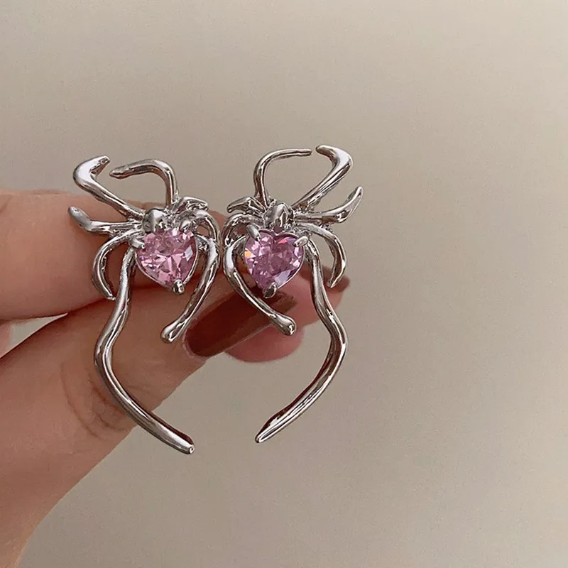 

2023 new personality design heart shape powder zirconium spider ear studs light luxury senior sense niche design earrings