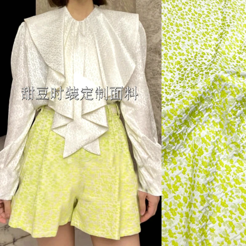 

Пряжа окрашенная жаккардовая ткань из парчовой ткани маленькая Цветочная ветровка пальто платье одежда Европейский бренд модный дизайн пошив оптовая продажа ткани