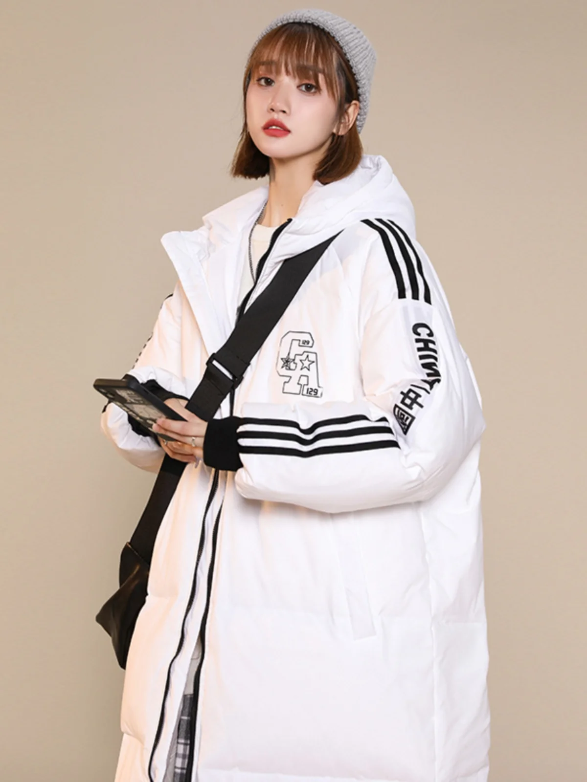 Зимний большой стеганый пуховик женский средней длины выше колена утолщенный