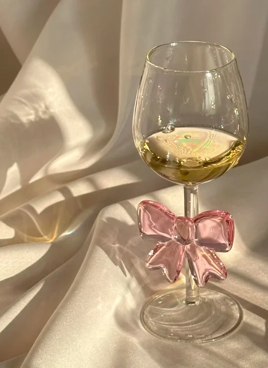 

Розовый стеклянный стакан с бантом
