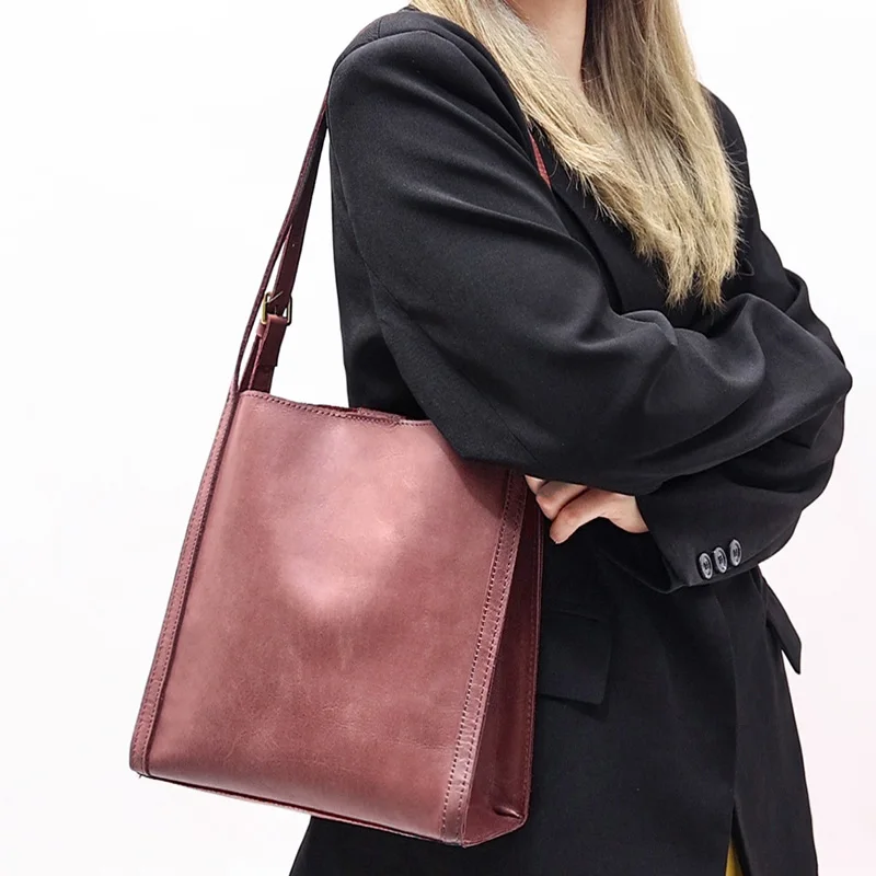 

AETOO Leather ladies' purse New women's shoulder bag large capacity stylish retro tote Versatile commuter tote