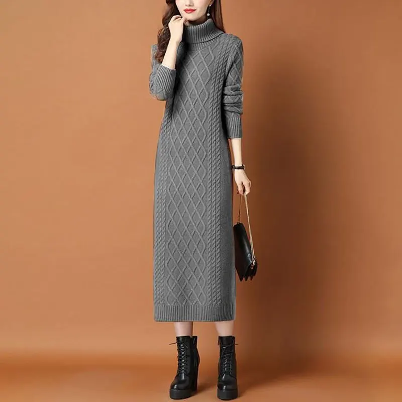 Женское трикотажное платье-водолазка