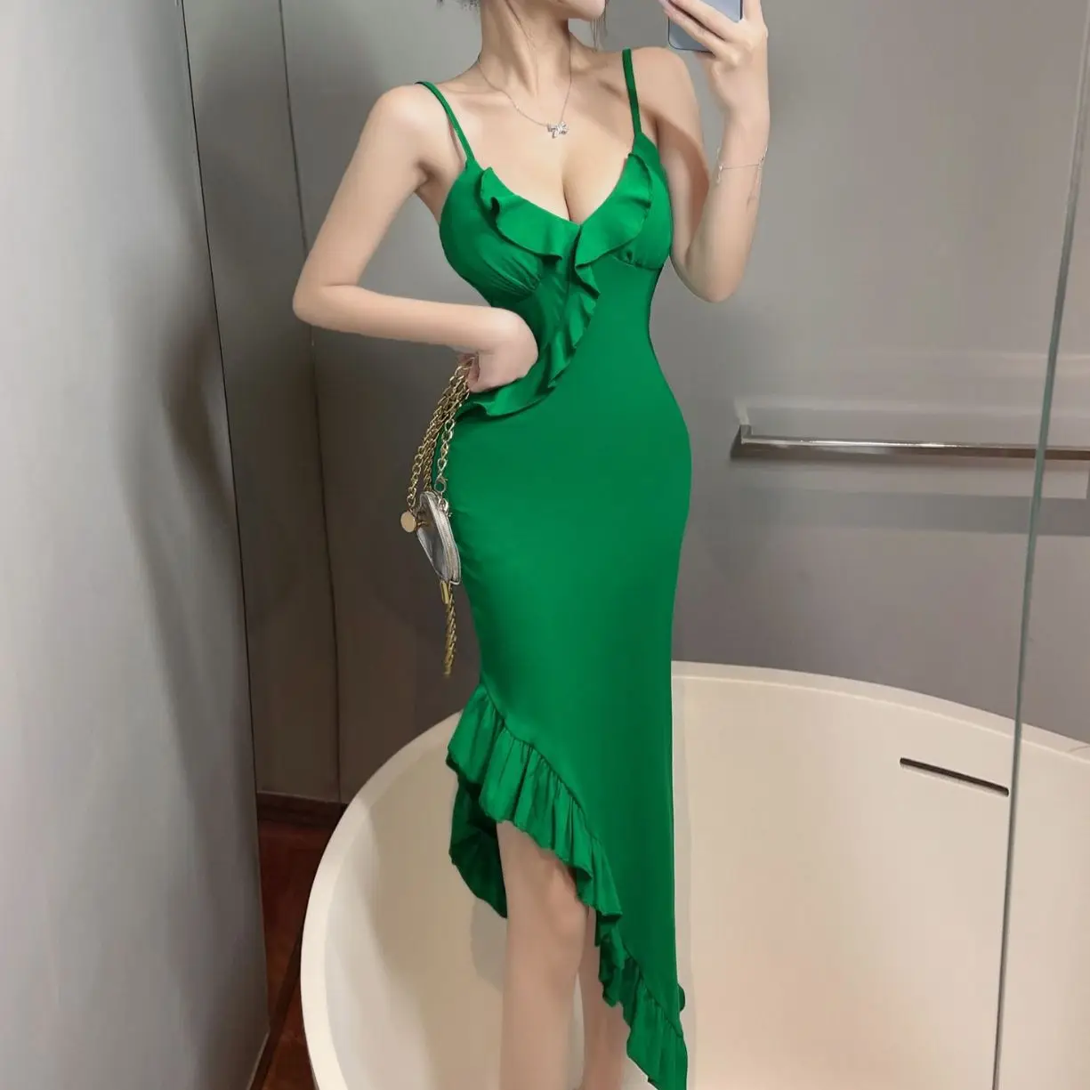 

Europe and the United States new ruffled slim solid color pleated fishtail skirt sexy spice V-neck halter dress
