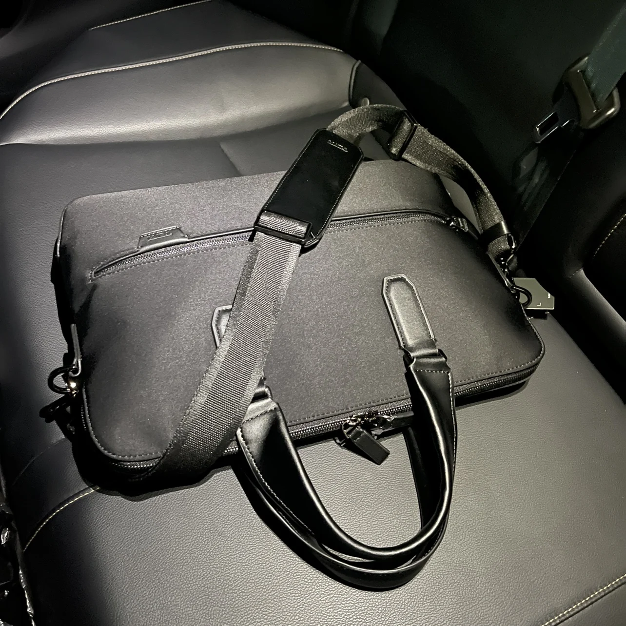 Tumi Fashion Business Simplicity Convenient Thin Men's Briefcase Tote Briefcase Document Bag Laptop Bag Messenger Bag Men