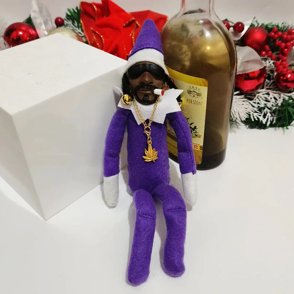 

Снуп на крыльце плюшевый эльф