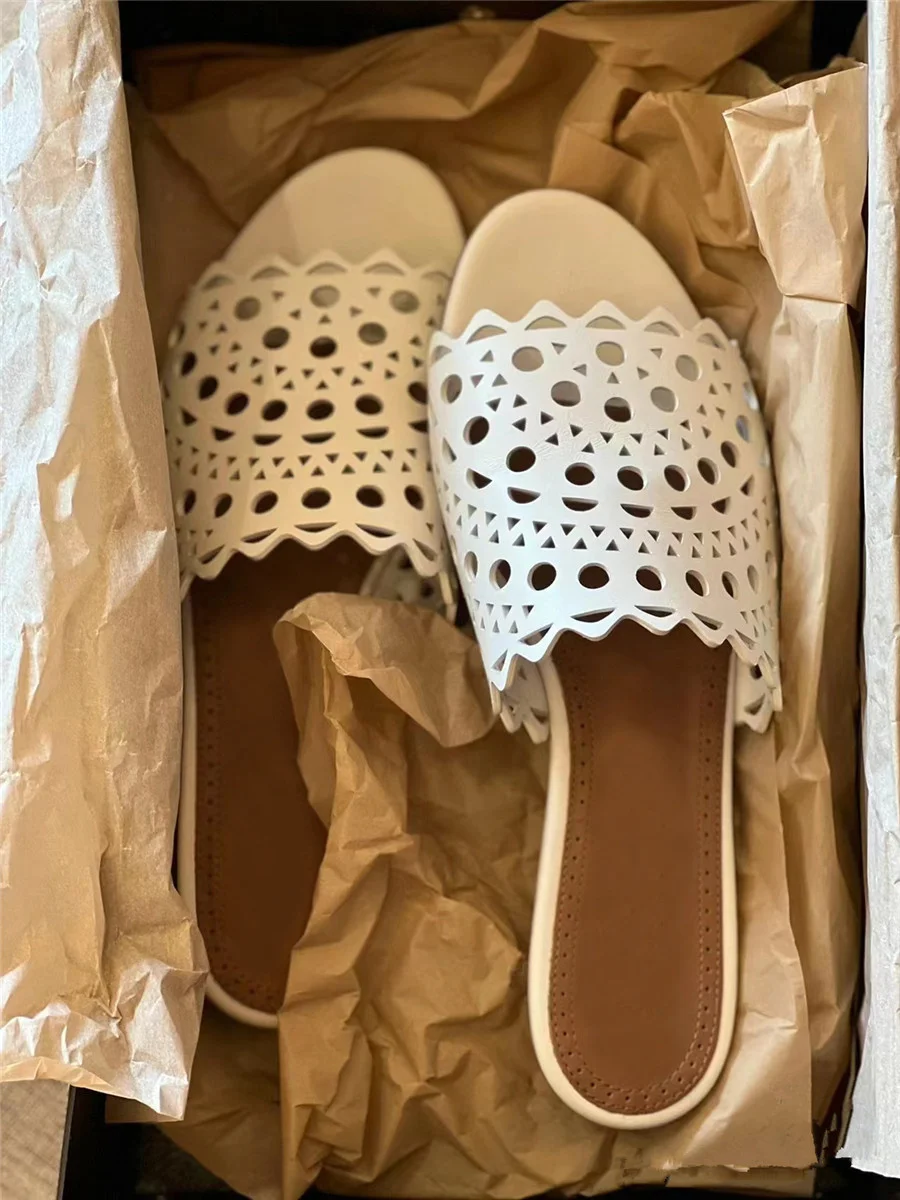 Шлепанцы женские пляжные дизайнерские сандалии на плоской подошве с вырезами