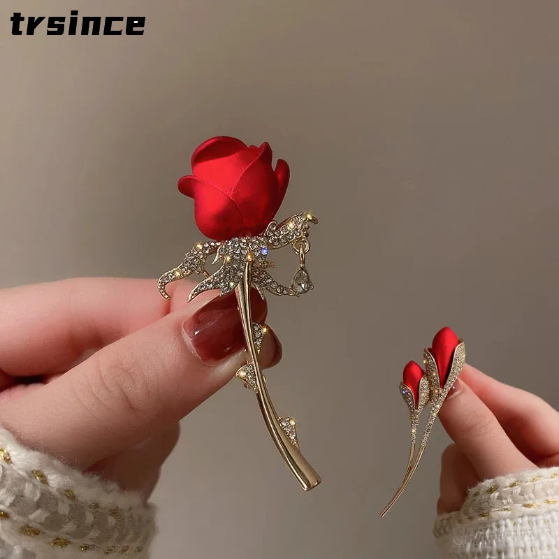 

Elegent Rhinestone Red Rose Flower Brooches for Women Elegant Tulip Flower Bouquet Pins Wedding Party Badge Jewelry