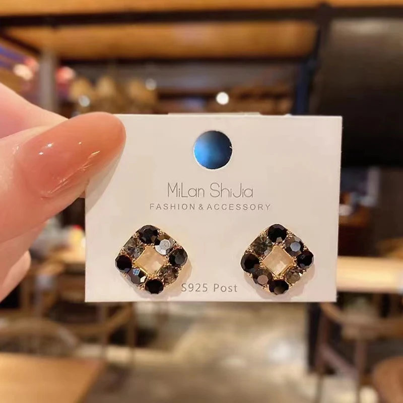 

Simple Black Rhinestone Geometric Stud Earrings 2022 New Fashion Square Hollow Small Stud Earrings Ladies Trend Korean Jewelry