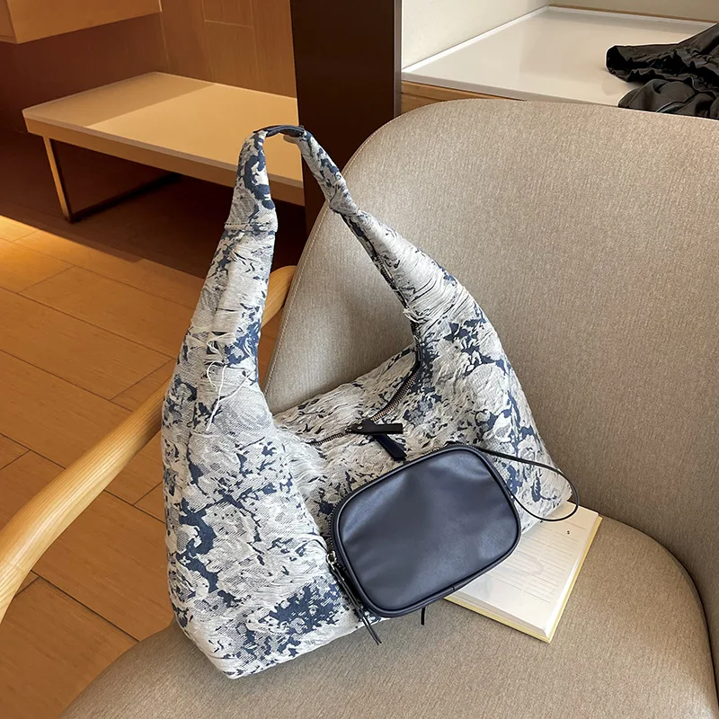 

Casual Fashion New Large Capacity Daily Temperament Niche Jacquard Fabric Senior Sense of Commuting Travel Shoulder Armpit Bag
