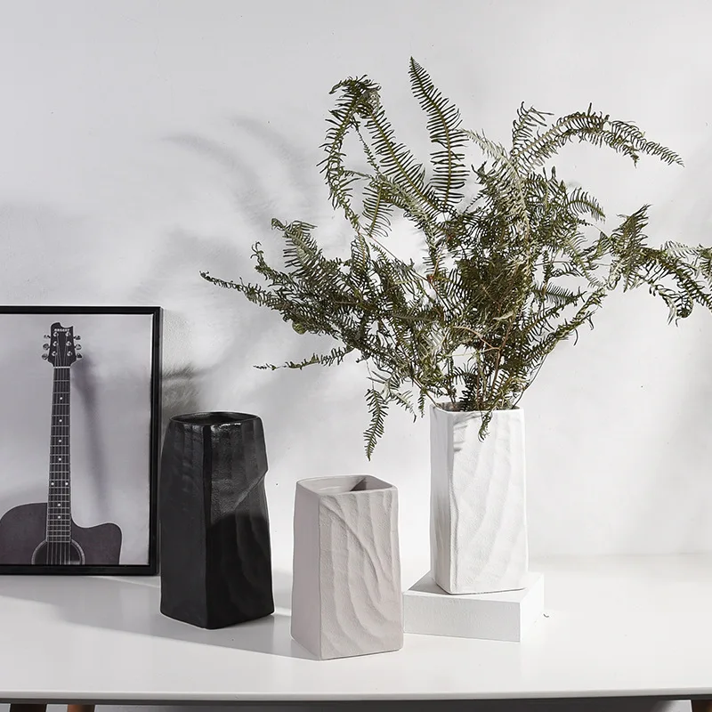 

Retro Black and White Geometric Striped Ceramic Vase Living Room Office Decoration Irregular Flower Arrangement Vase Home Decor