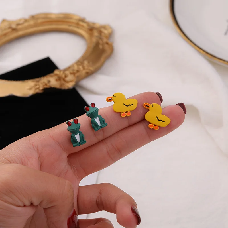 

2022 New Creative Funny Cute Yellow Duck Frog Stud Earrings Cartoon Animal Asymmetrical Earring for Women Girl Jewelry