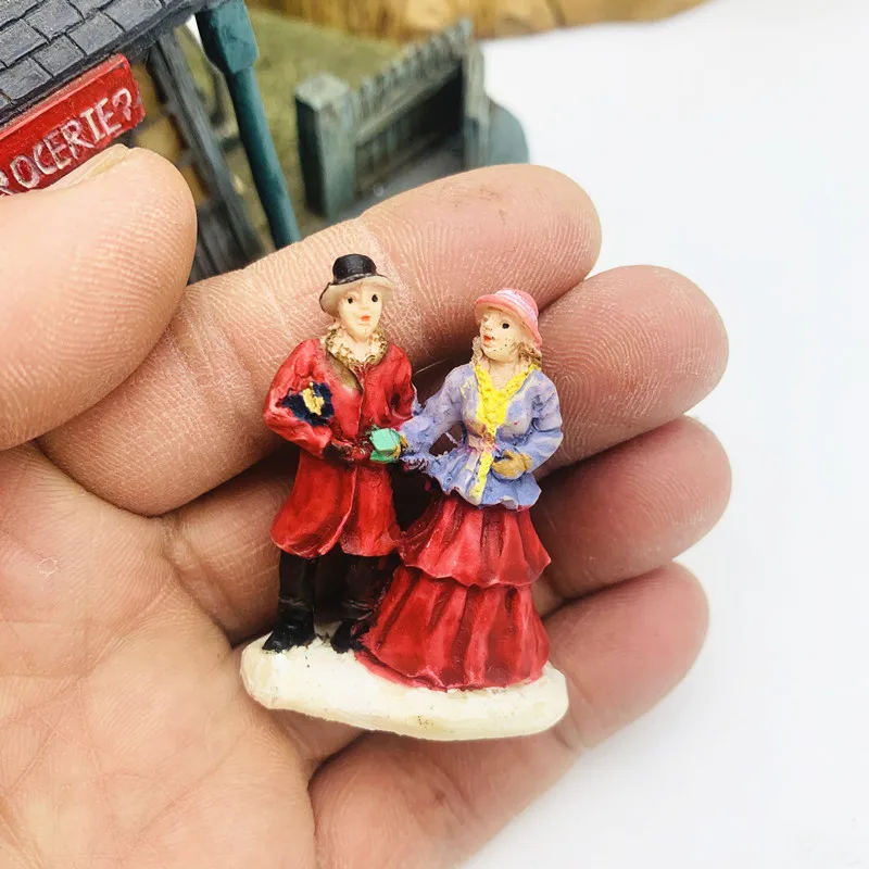 

Миниатюрные куклы для садового декора