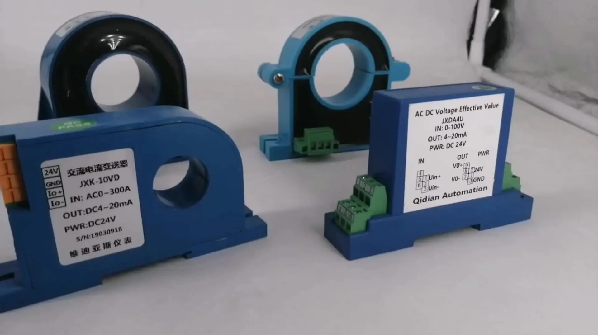 

Hall Current Sensor AC 0-20A Input 0-10V 4-20mA Analog Signal Converter Current Transmitter Split Hole AC Transducer