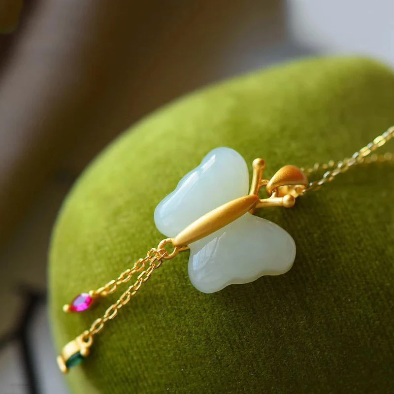 Ожерелье с бабочкой из натурального нефрита подвеской бриллианта Изысканная