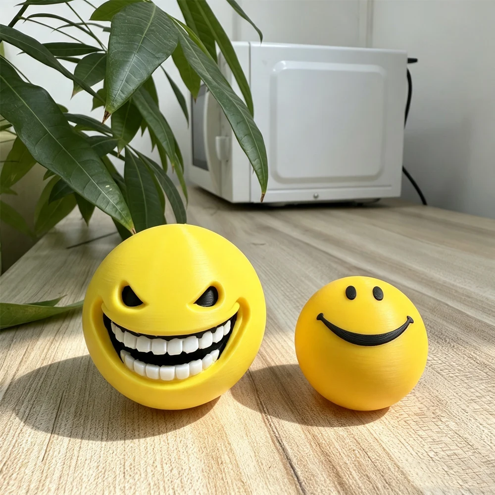 Фото Зловещая 3D-фигурка Evil Verity Smiley Ball: Жуткий Желтый Смайлик-Ужас, Необычный Декор для Рабочего Стола, Игрушка Ручной Работы №1