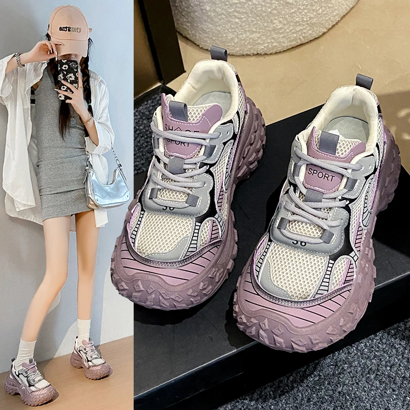 Женские кроссовки из натуральной кожи на плоской подошве