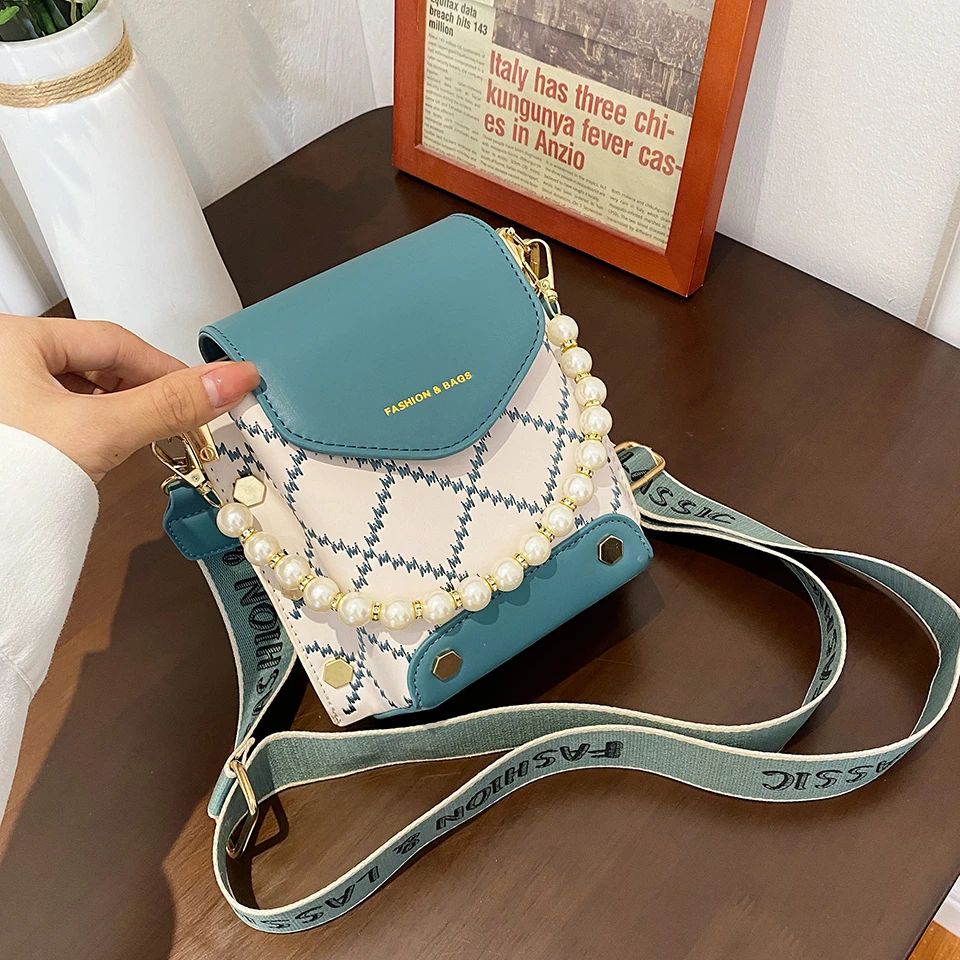 

Fashion Box Shape Rivets PU Leather Crossbody Bags for Women 2022 Spring Design Wide Shoulder Straps Shoulder Handbag Female