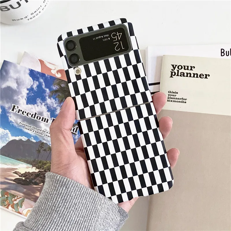 

Защитный чехол в черно-белую клетку для Samsung Galaxy Z Flip3, чехол для телефона для Galaxy F7110