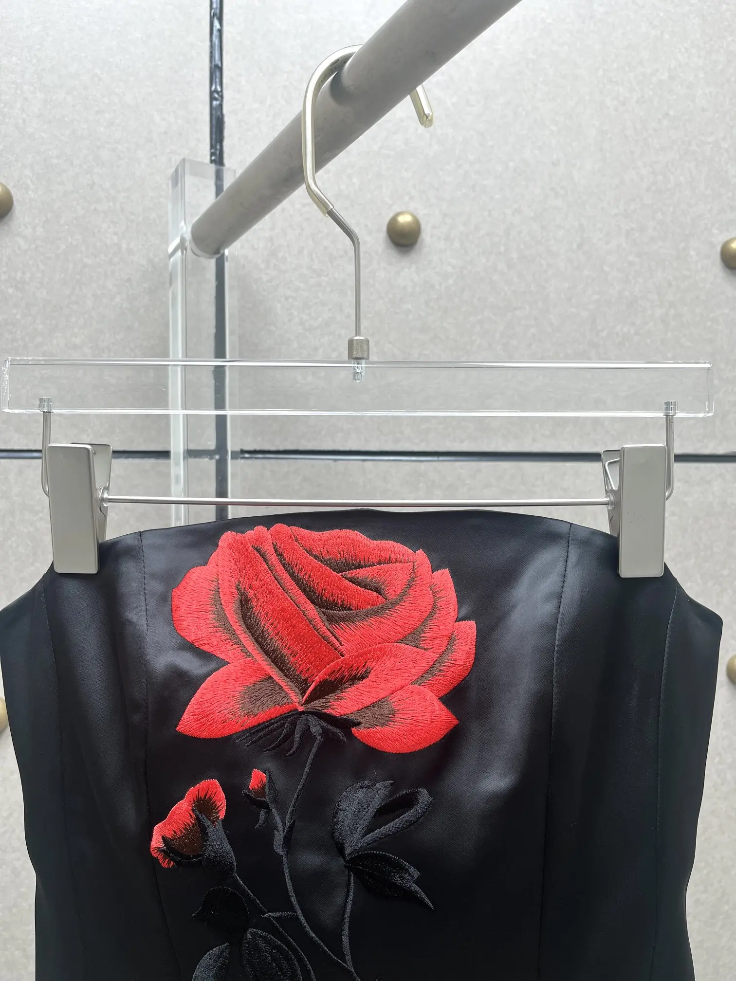 Рисунок 3 - Большая розовая трехмерная вышивка