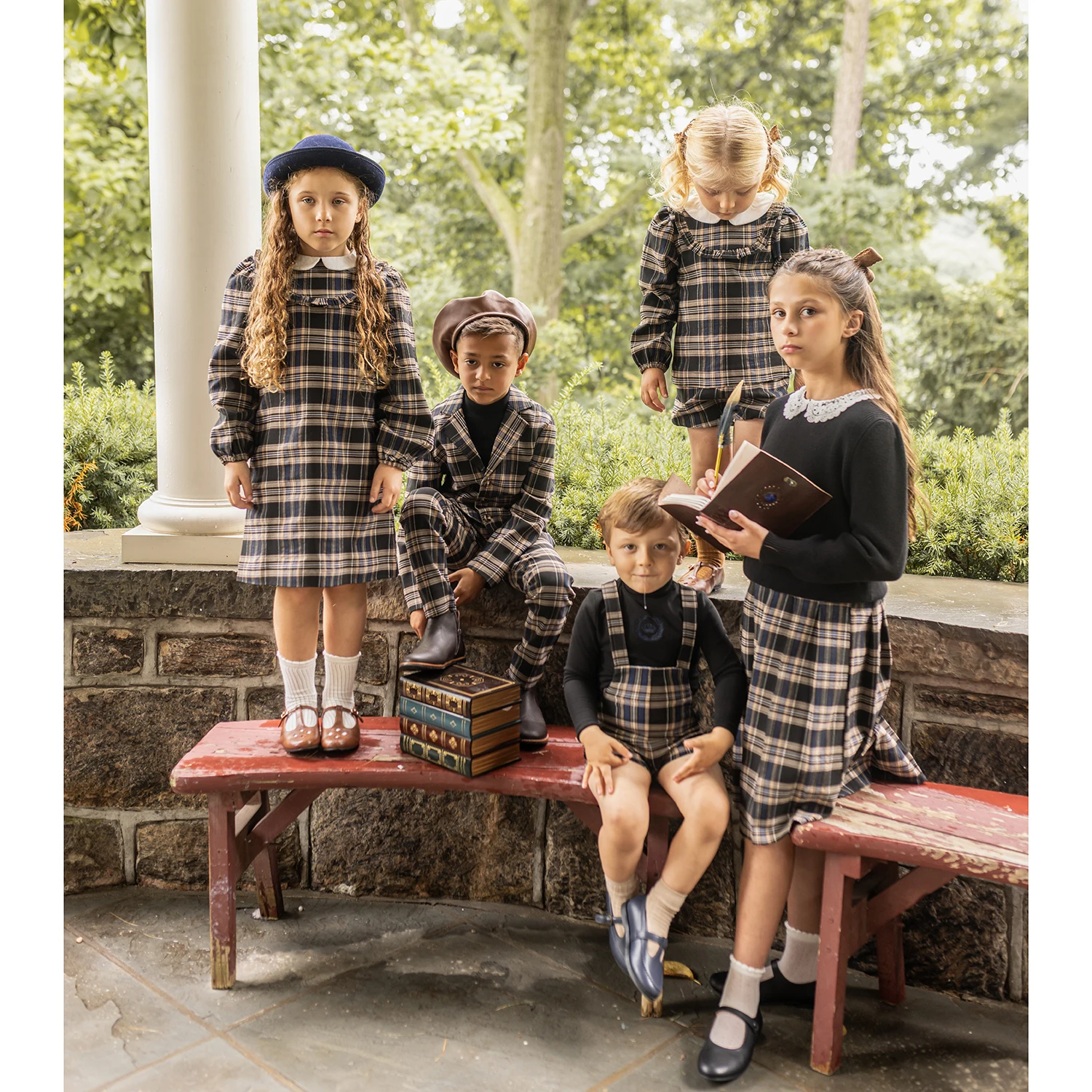 Фото Коллекция AP Plaid AW26: Модное платье для девочек, милый комплект для малышей, одежда для братьев и сестер в едином стиле, пиджак для мальчиков, клетчатый комбинезон. №1