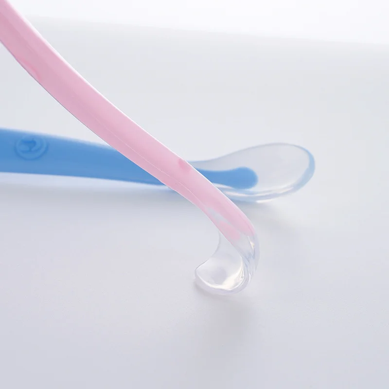 Ложечка из силикона для кормления младенцев Baby Solid Color Smile: учебные приборы для еды и здорового питания, набор из предварительной и основной ложек для детей и аксессуары для кормления.