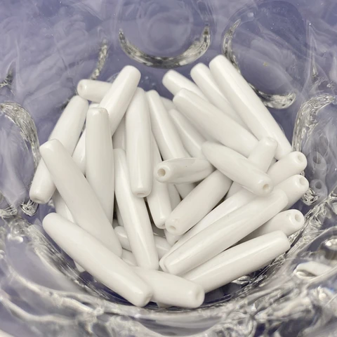 100 акриловых овальных бусин-трубочек 25 мм для изготовления сумок