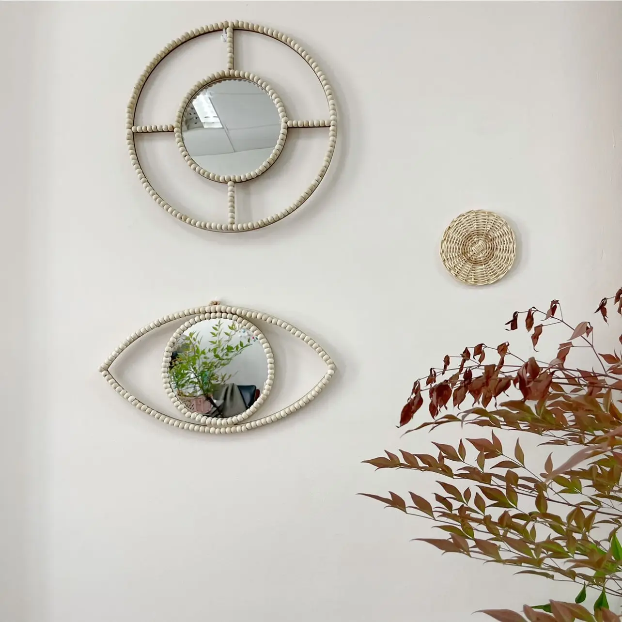 

Space-saving Unique Straw Decoration Hanging Mirror Acrylic Straw Mirror Hanging for Living Room