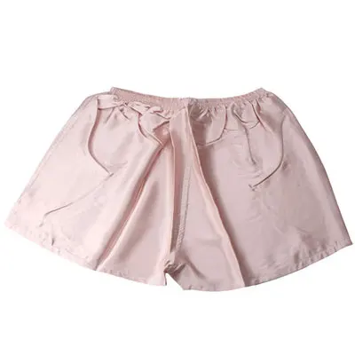 Шорты плотный шелк. Атласные шорты женские. Шорты без пояса. Шелковые спортивные шорты. Шорты шелк.